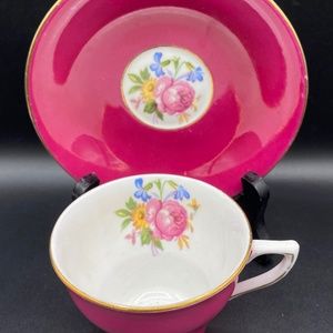 Tea cup and saucer. Deep rose on white, floral bouquet, gold rim vintage 1939 UK